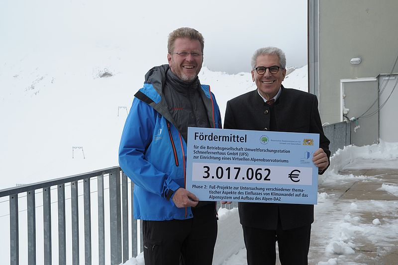 Gruppenbild mit Staatsminister Dr. Marcel Huber und Prof. Dr. Siegfried Specht