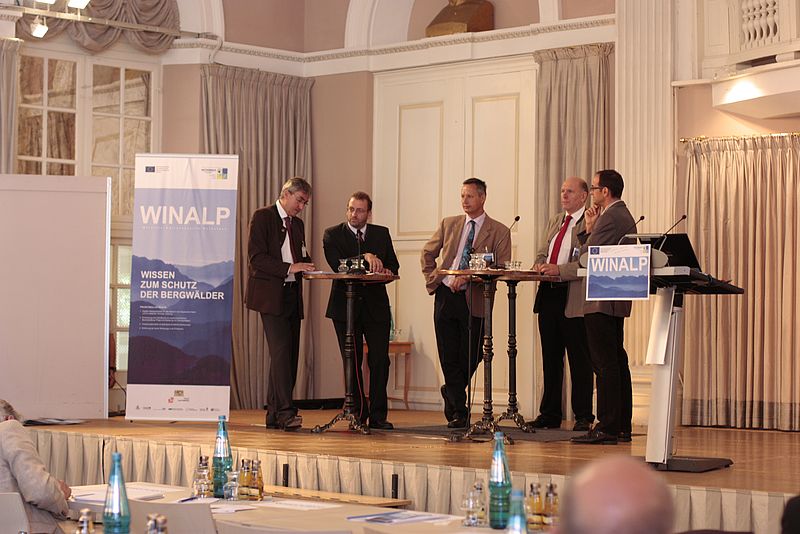 Reinhardt Neft, Michael Mitter, Josef Fuchs, Franz Brosinger und Diplom-Ingenieur Kurt Ziegner während der Podiumsdiskussion