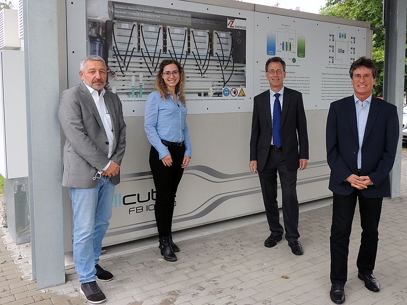 EU project HyFlow group photo in front of redox flow battery