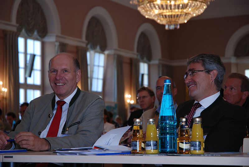 Franz Brosinger und Reinhardt Neft auf der Abschlussveranstaltung des europäischen Forschungsprojekts "WINALP"