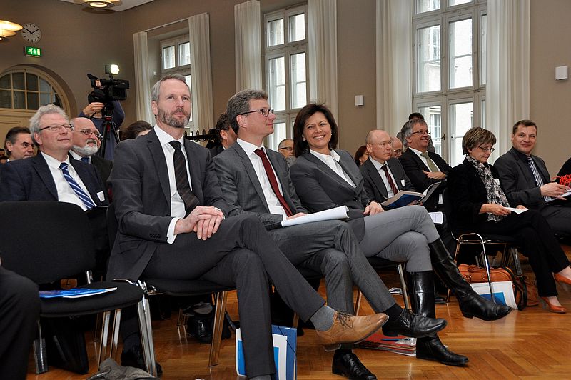 Gruppenbild mit Martin Reichel, Bernd Sibler und Ilse Aigner